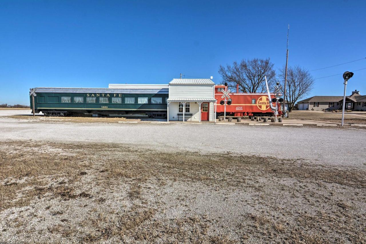 Unique Joplin Gem Converted Train Car Studio Экстерьер фото
