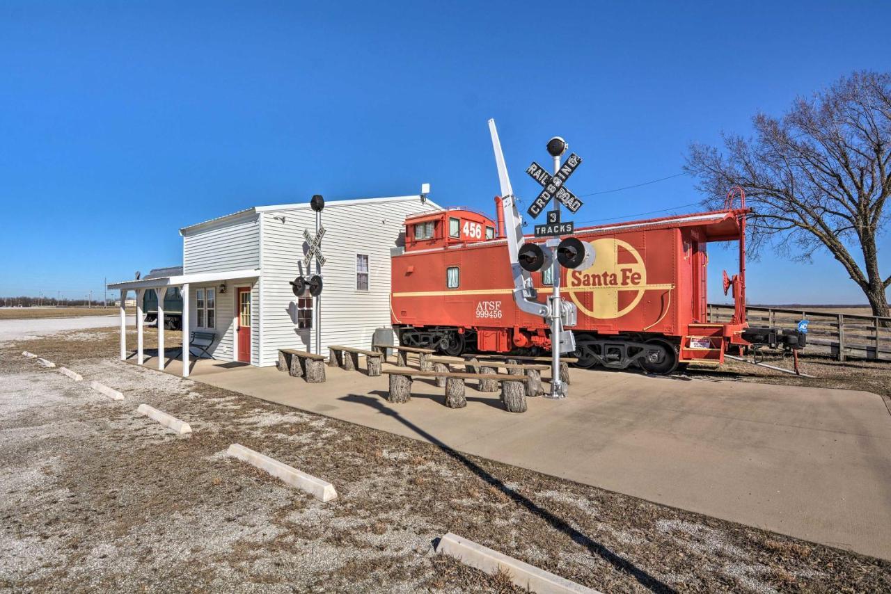 Unique Joplin Gem Converted Train Car Studio Экстерьер фото