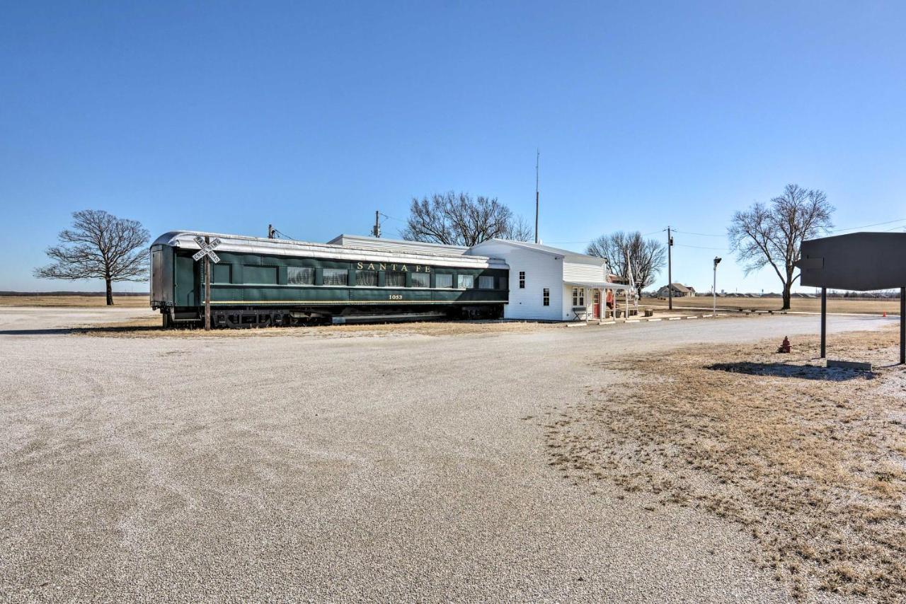 Unique Joplin Gem Converted Train Car Studio Экстерьер фото