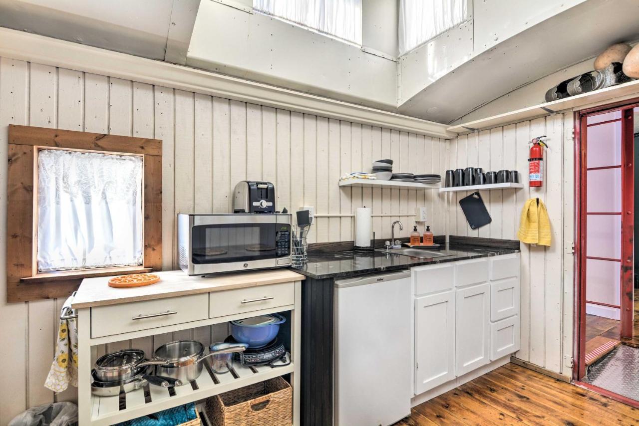 Unique Joplin Gem Converted Train Car Studio Экстерьер фото